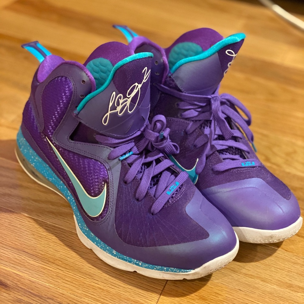 Mens Lebrons size 11.5